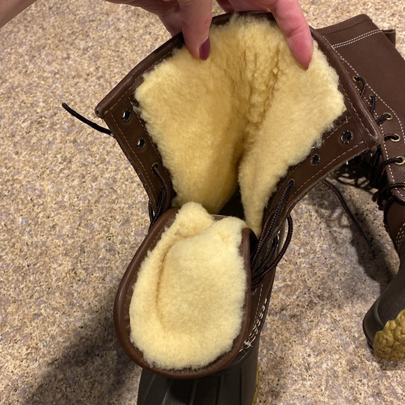 L.L. Bean 10” Shearling Lined Insulated Winter Duck Boots 7M 230121 - Picture 4 of 17